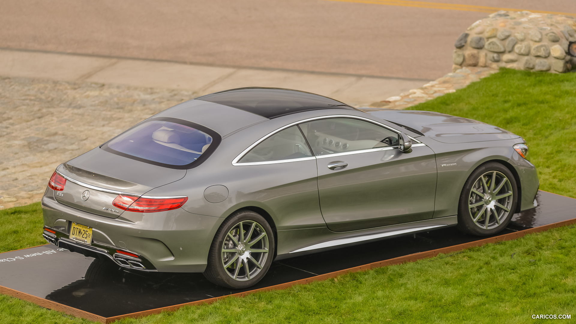 2015 Mercedes-Benz S63 AMG Coupe (US-Spec)  - Side, #33 of 50