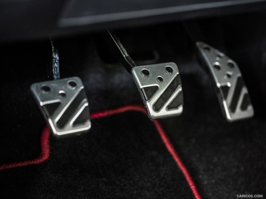 2015 Mitsubishi Lancer Evolution Final Edition - Pedals