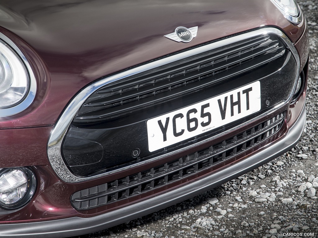 2016 MINI Cooper Clubman D (UK-Spec) - Grille