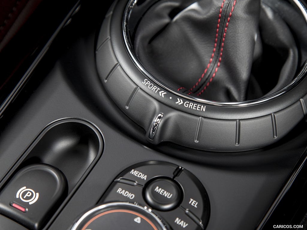 2016 MINI Cooper Clubman D (UK-Spec) - Interior, Controls