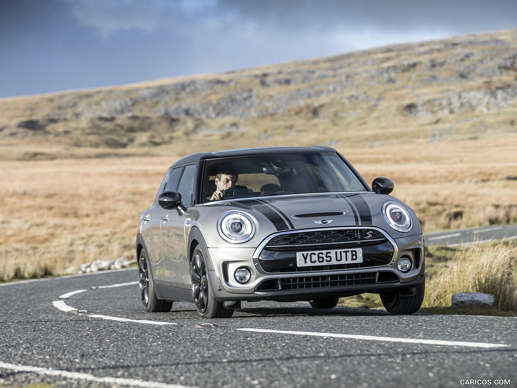 2016 MINI Cooper Clubman S (UK-Spec) - Front