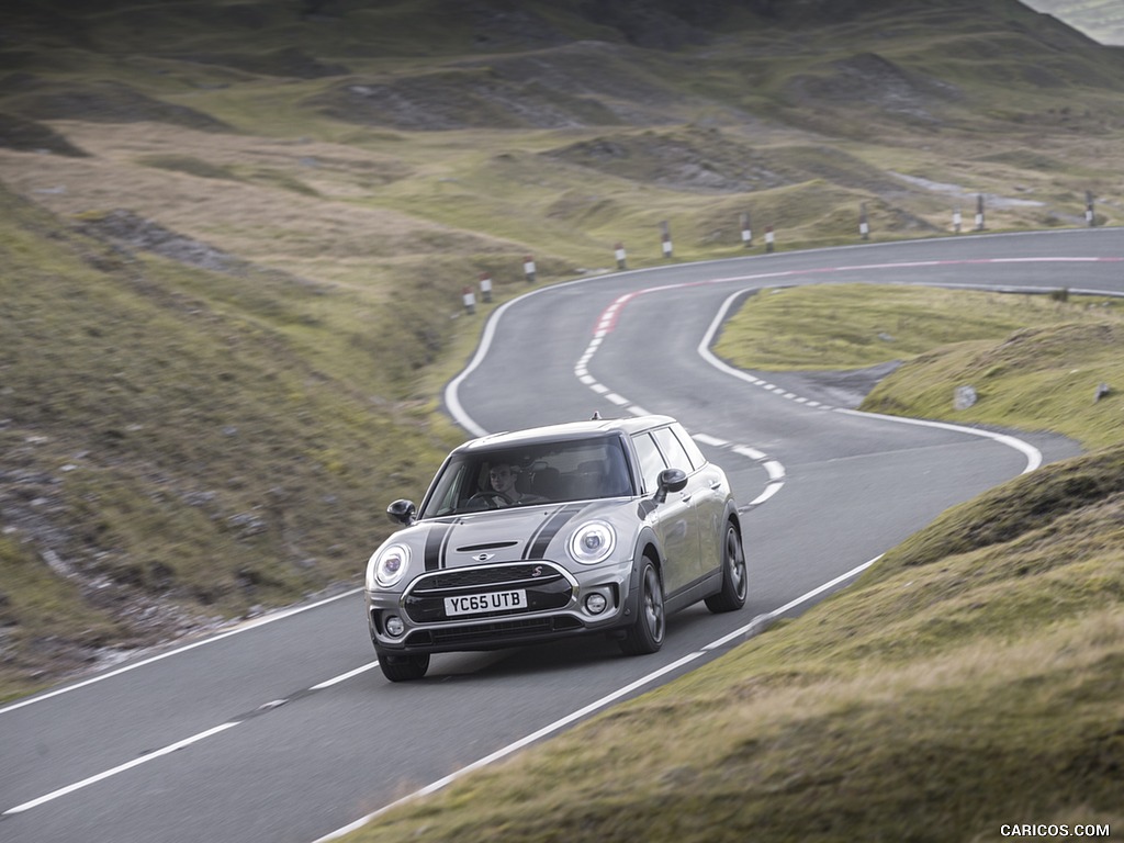 2016 MINI Cooper Clubman S (UK-Spec) - Front