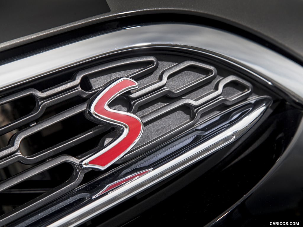 2016 MINI Cooper Clubman S (UK-Spec) - Grille