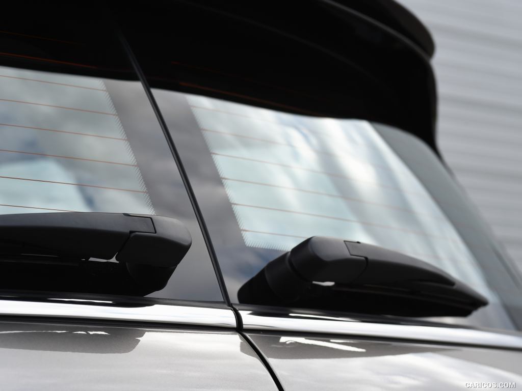 2016 MINI Cooper S Clubman in Metallic Melting Silver - Detail