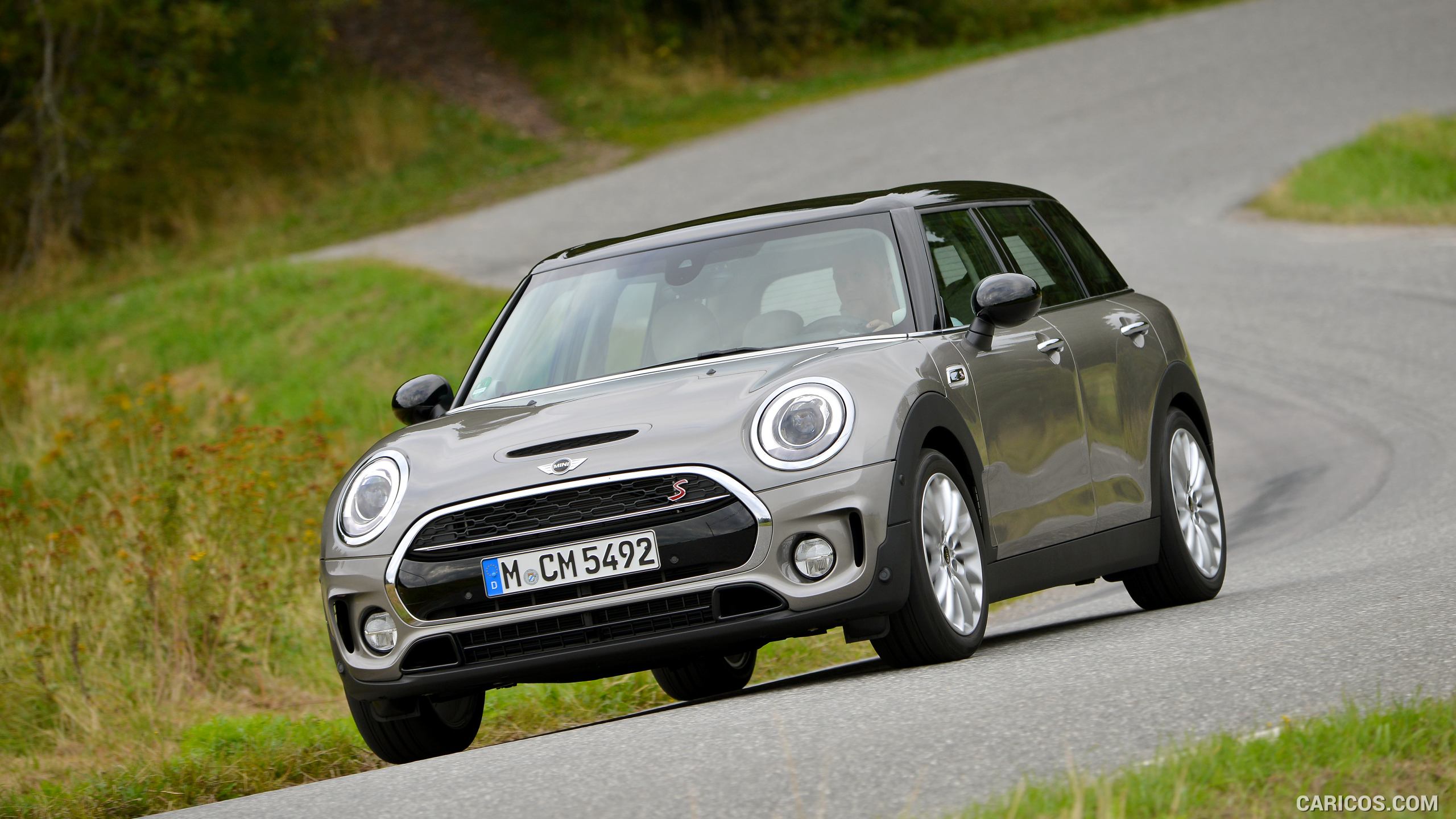 2016 MINI Cooper S Clubman in Metallic Melting Silver - Front, #128 of 380
