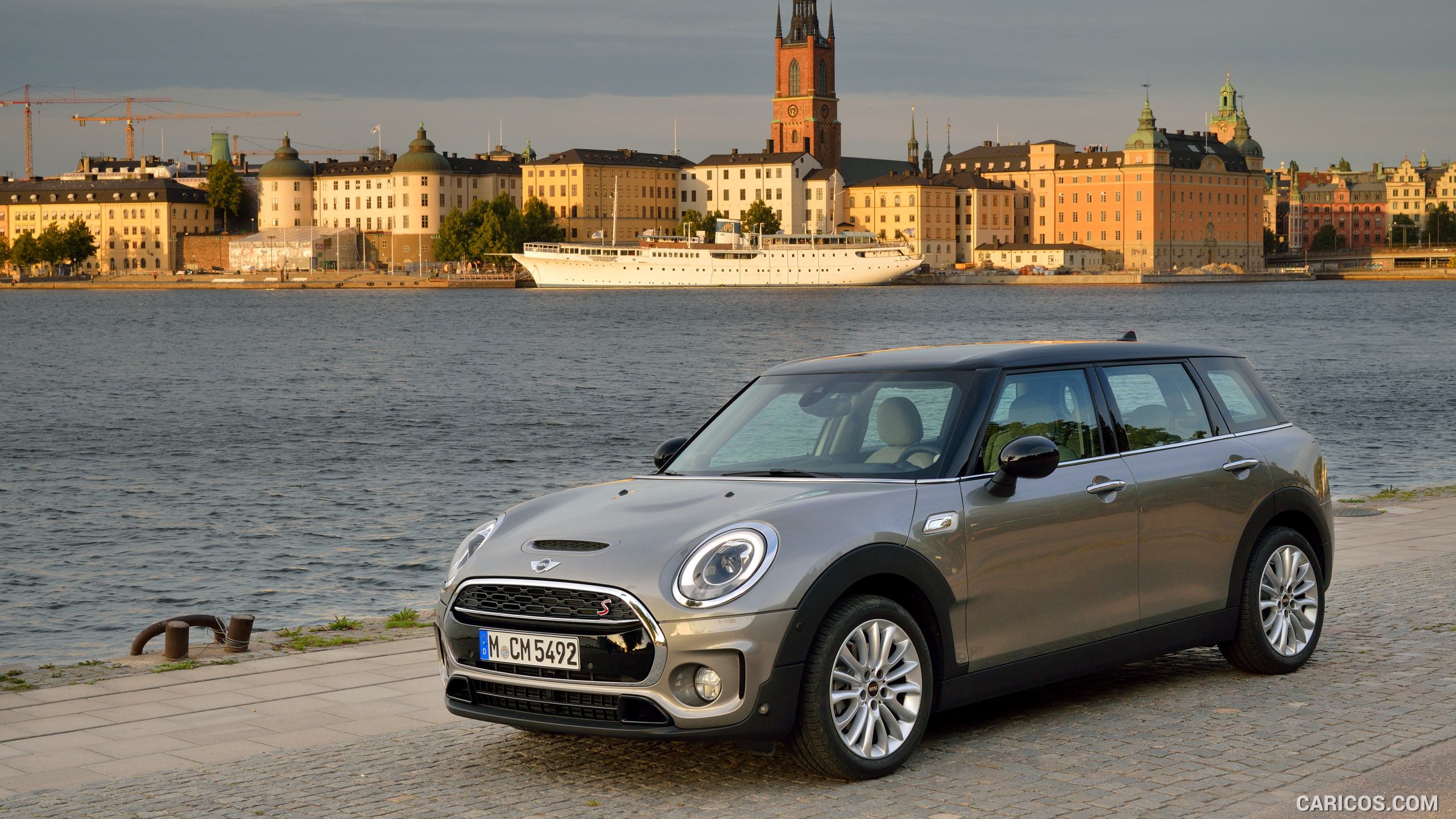 2016 MINI Cooper S Clubman in Metallic Melting Silver - Front, #162 of 380