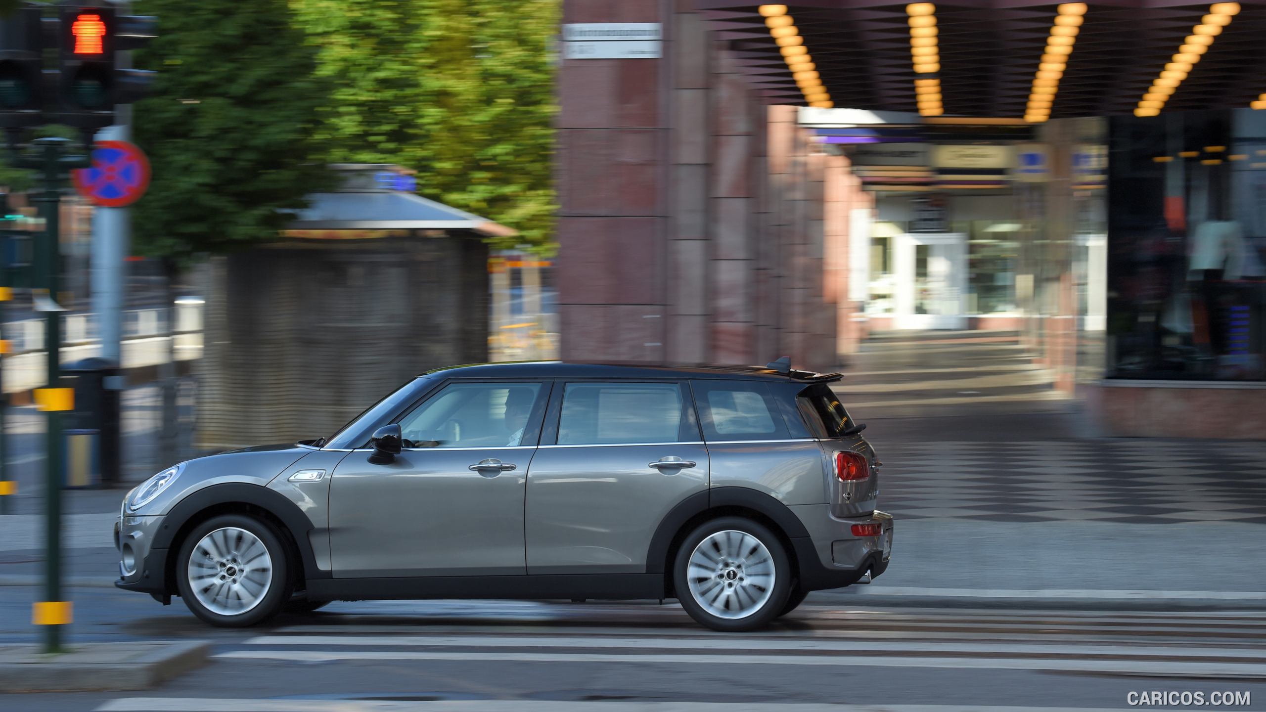 2016 MINI Cooper S Clubman in Metallic Melting Silver - Side, #170 of 380