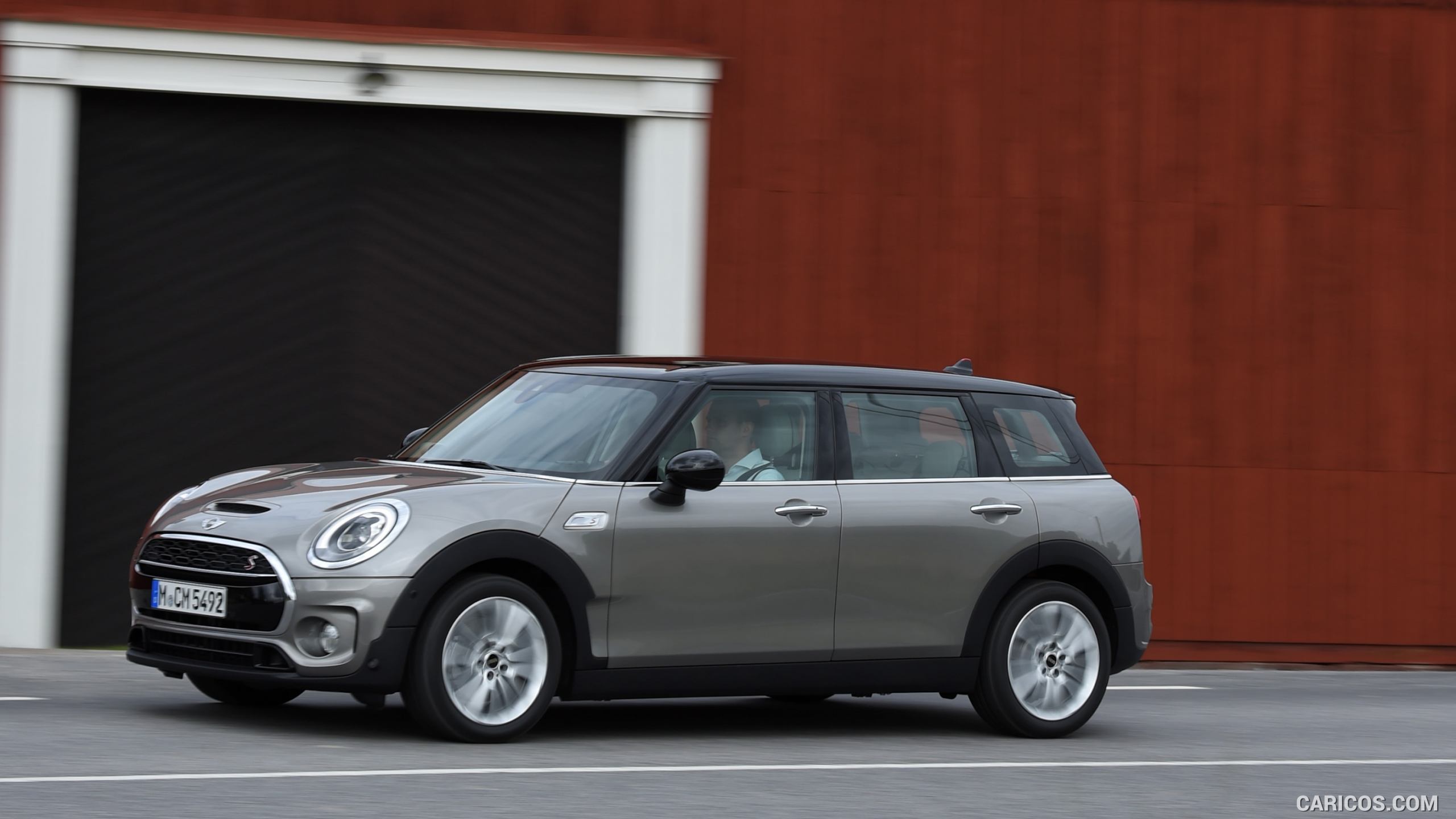 2016 MINI Cooper S Clubman in Metallic Melting Silver - Side, #200 of 380