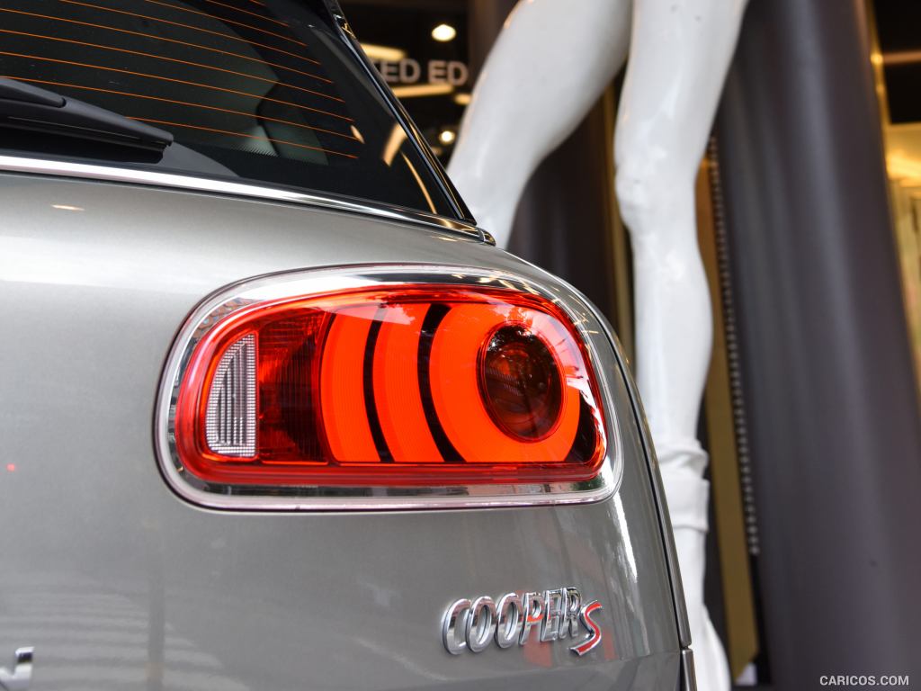 2016 MINI Cooper S Clubman in Metallic Melting Silver - Tail Light