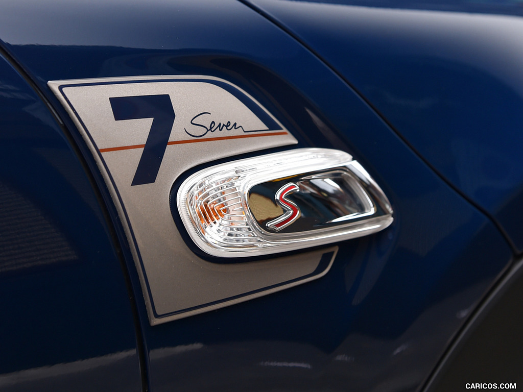 2016 MINI Cooper Seven - Badge