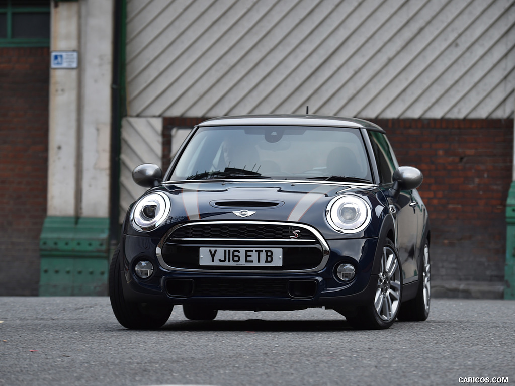 2016 MINI Cooper Seven - Front