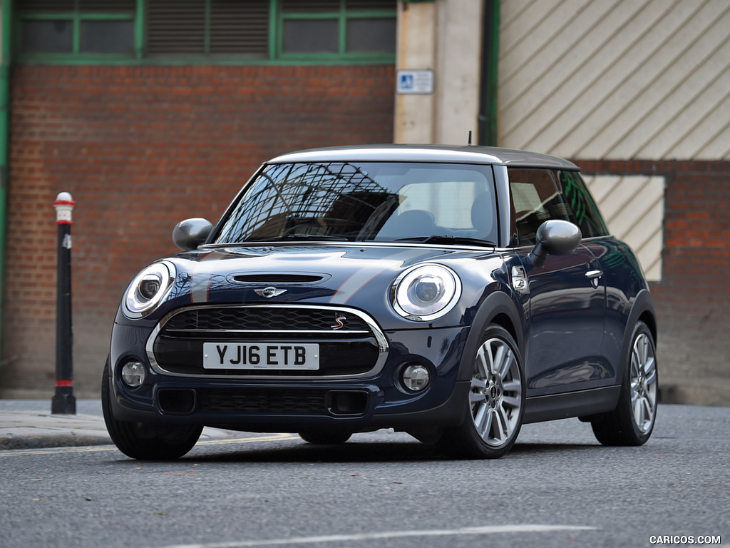 2016 MINI Cooper Seven - Front