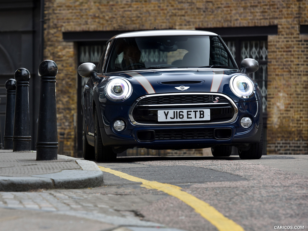 2016 MINI Cooper Seven - Front