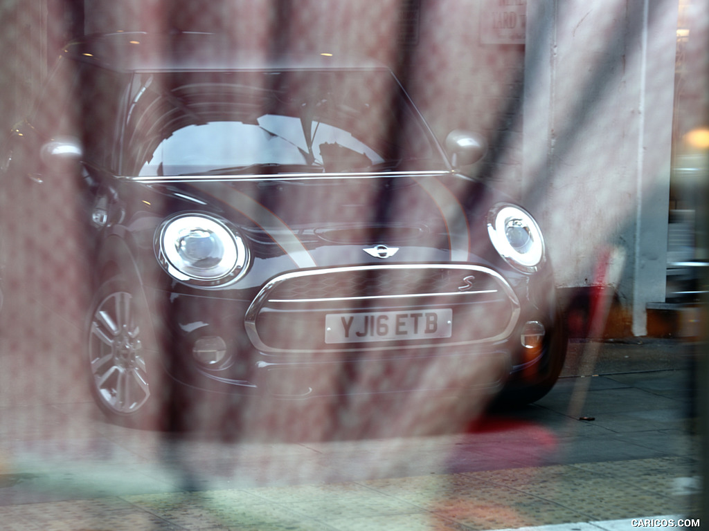 2016 MINI Cooper Seven - Front