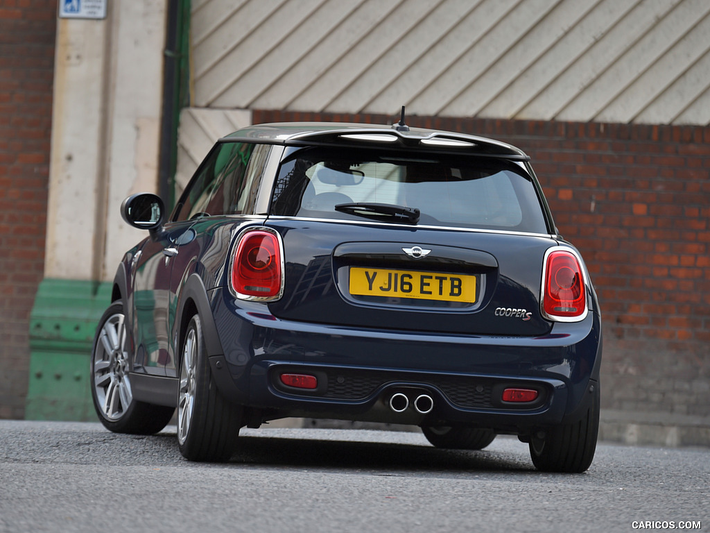 2016 MINI Cooper Seven - Rear