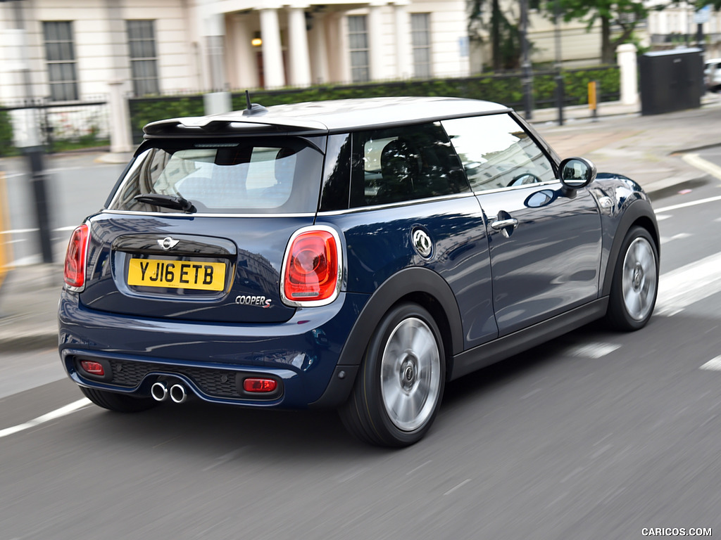 2016 MINI Cooper Seven - Rear Three-Quarter