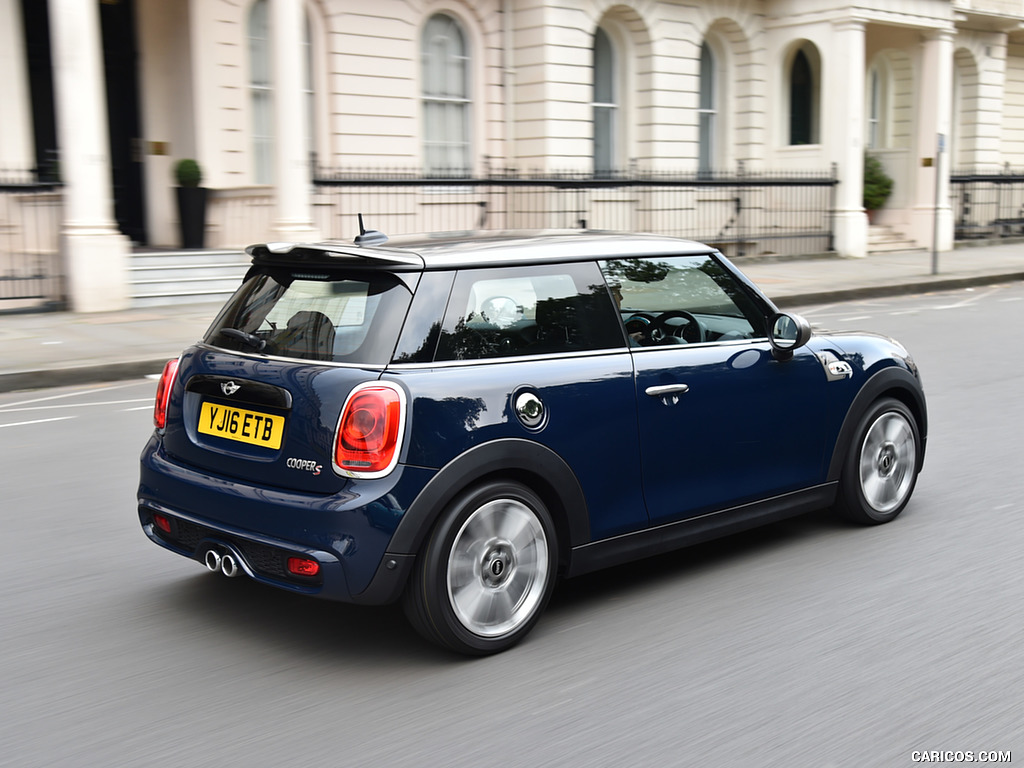 2016 MINI Cooper Seven - Rear Three-Quarter