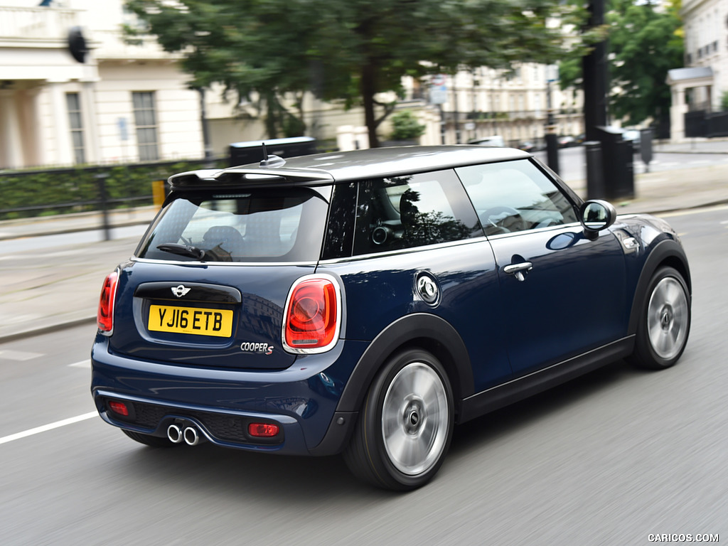 2016 MINI Cooper Seven - Rear Three-Quarter