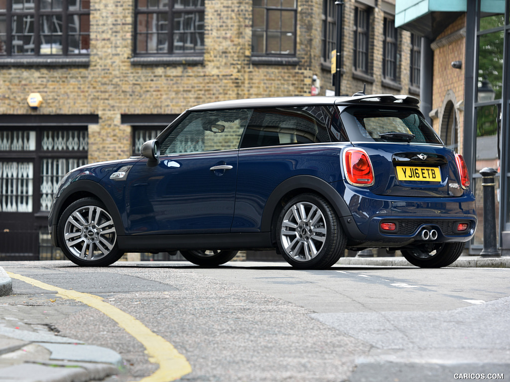 2016 MINI Cooper Seven - Rear Three-Quarter