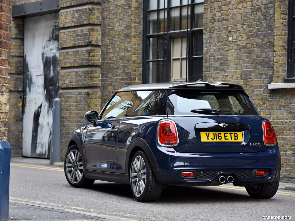 2016 MINI Cooper Seven - Rear Three-Quarter