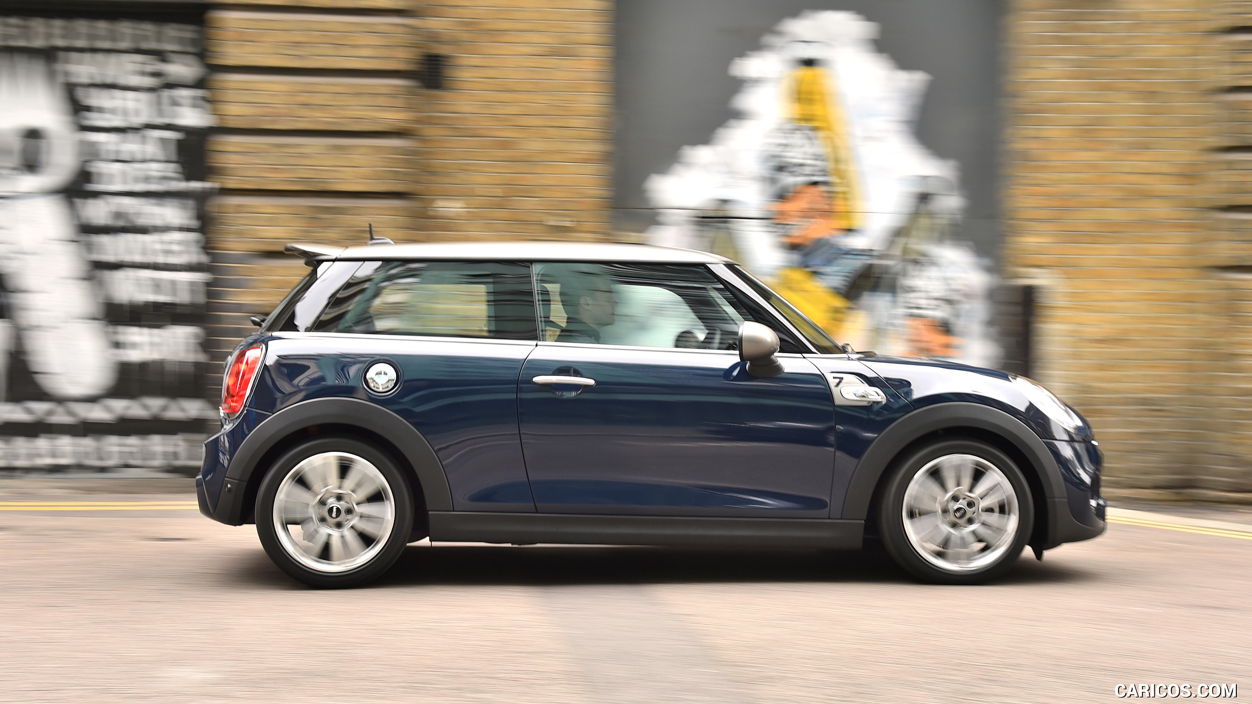 2016 MINI Cooper Seven - Side, #44 of 92