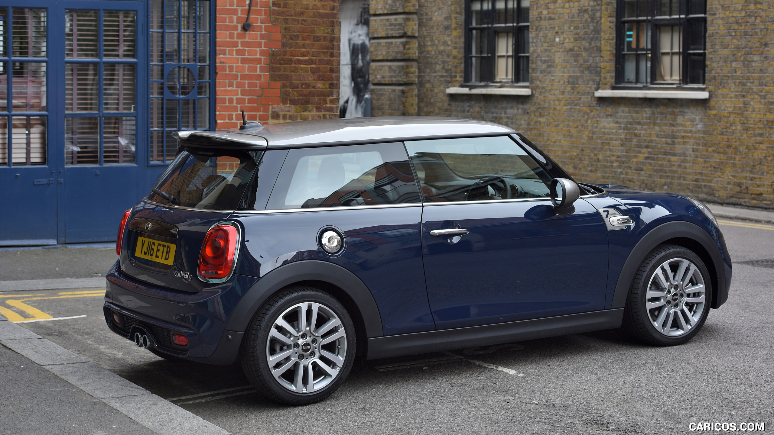 2016 MINI Cooper Seven - Side, #60 of 92