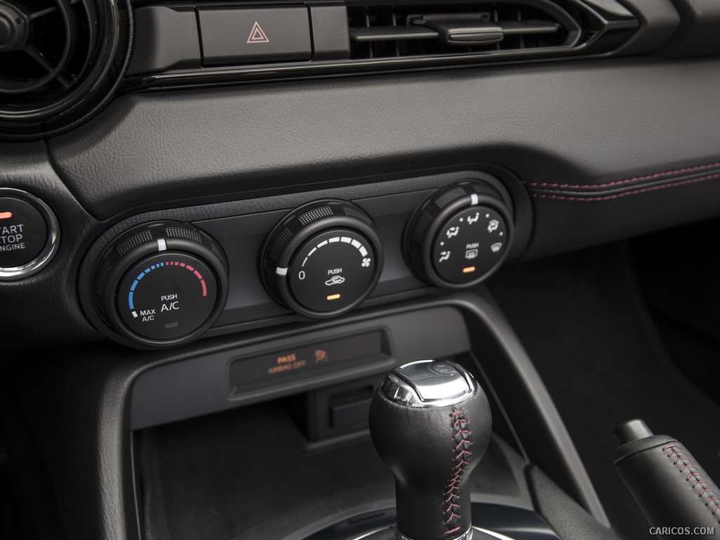 2016 Mazda MX-5 Miata (US-Spec) - Interior