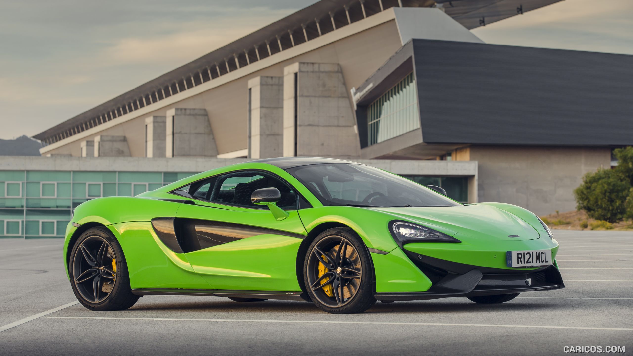 2016 McLaren 570S Coupe (Color: Mantis Green) - Side, #104 of 192
