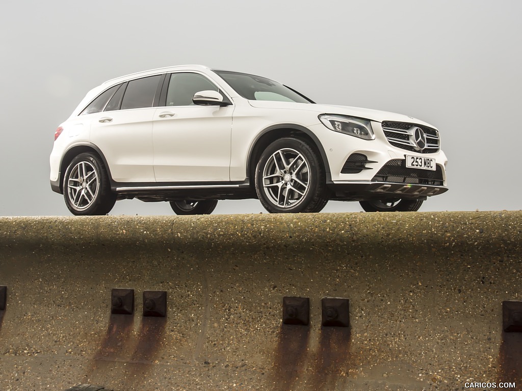 2016 Mercedes-Benz GLC 250d 4MATIC AMG Line (UK-Spec) - Front