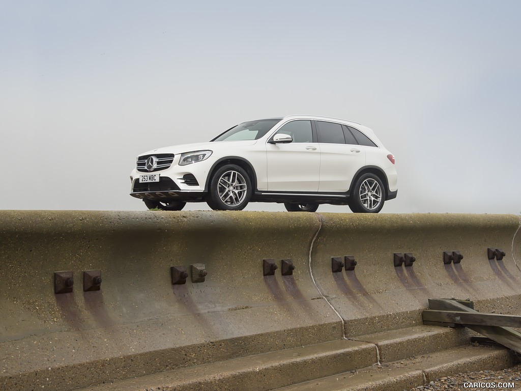 2016 Mercedes-Benz GLC 250d 4MATIC AMG Line (UK-Spec) - Front