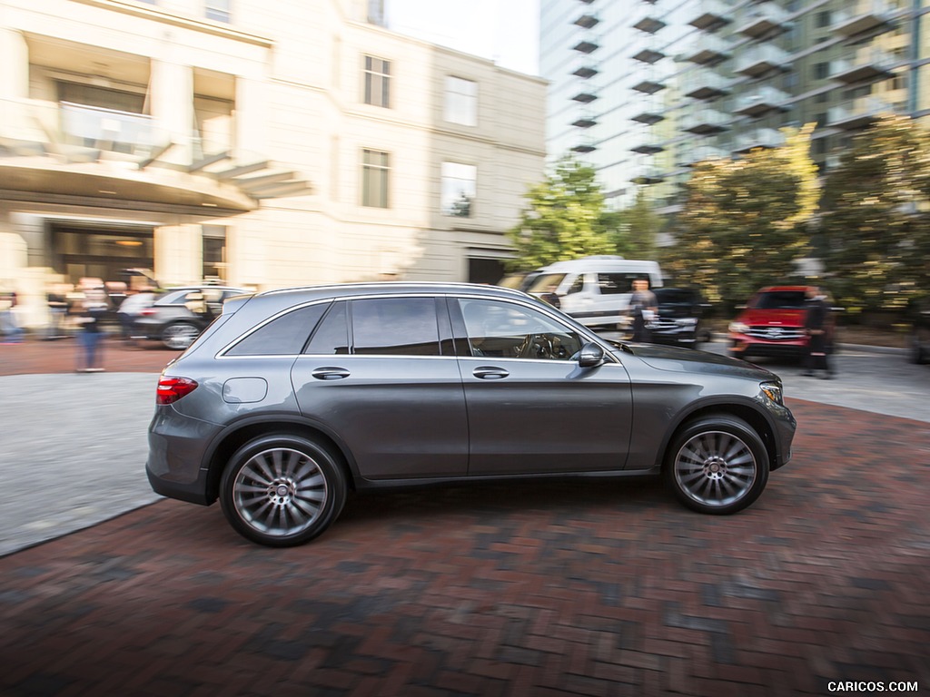 2016 Mercedes-Benz GLC 300 (US-Spec) 