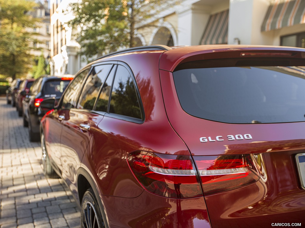 2016 Mercedes-Benz GLC 300 (US-Spec) 