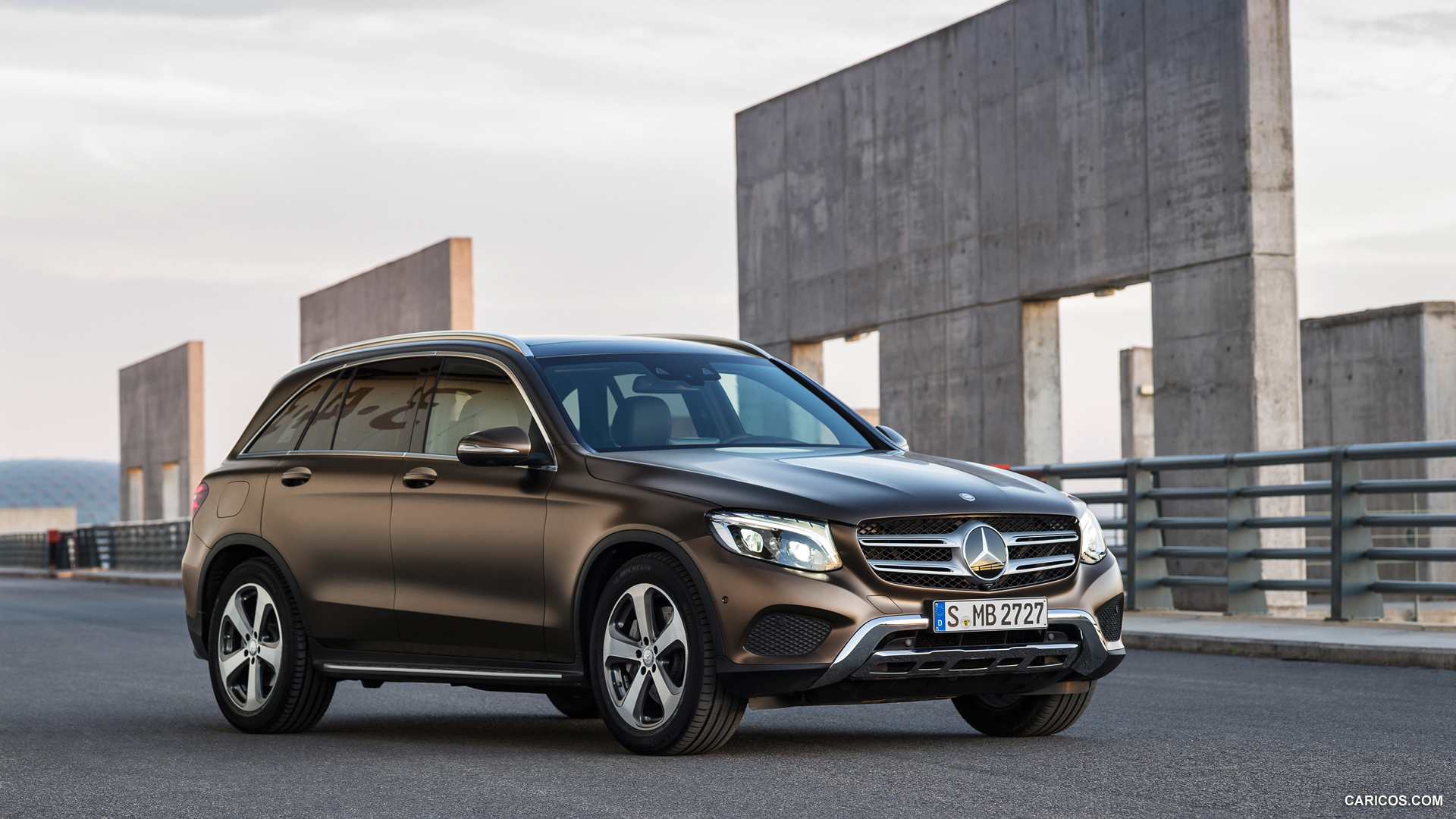 2016 Mercedes-Benz GLC-Class GLC 250d 4MATIC (CITRINE BROWN MAGNO, Offroad Line) - Front, #50 of 254