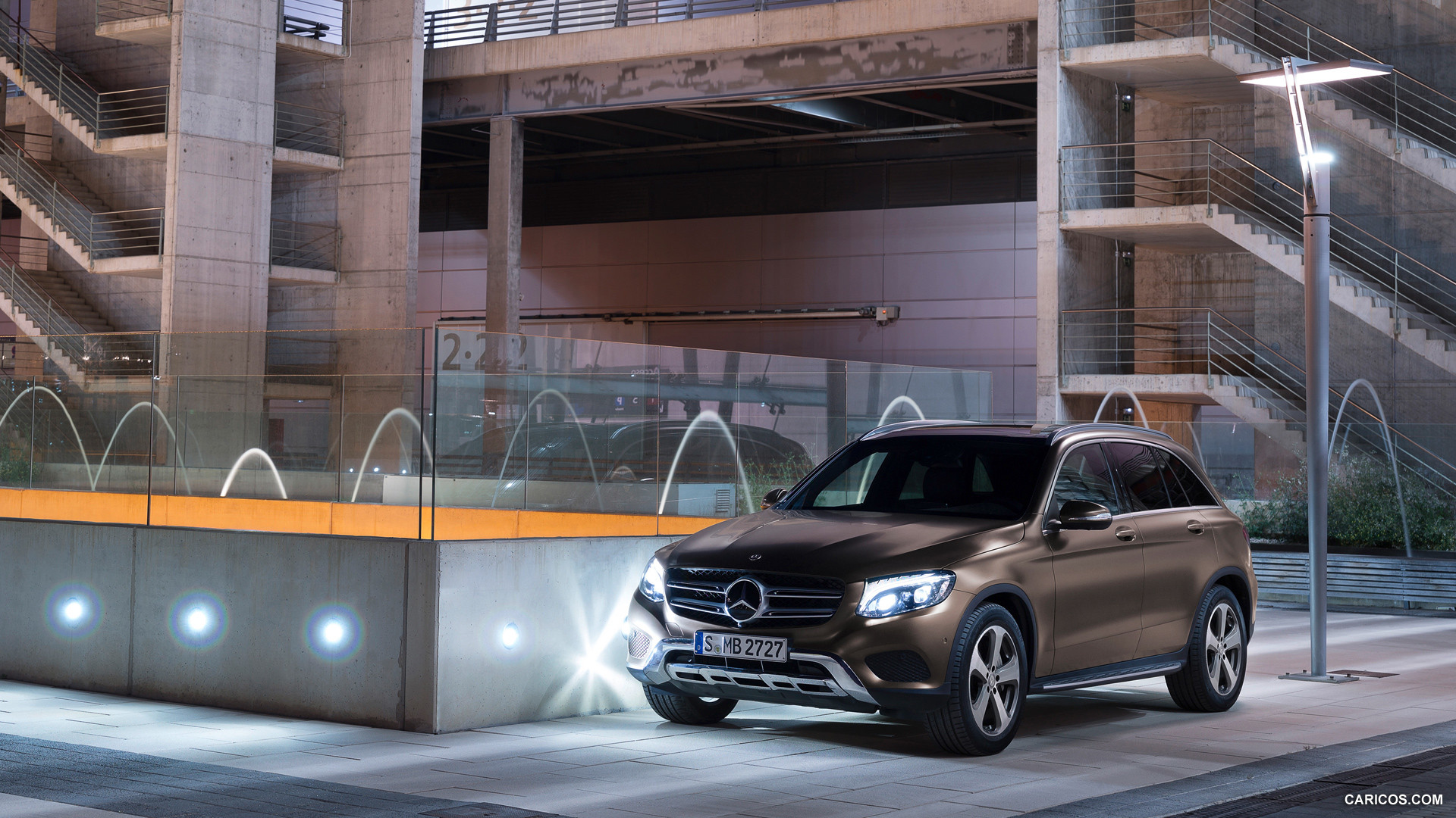 2016 Mercedes-Benz GLC-Class GLC 250d 4MATIC (CITRINE BROWN MAGNO, Offroad Line) - Front, #52 of 254