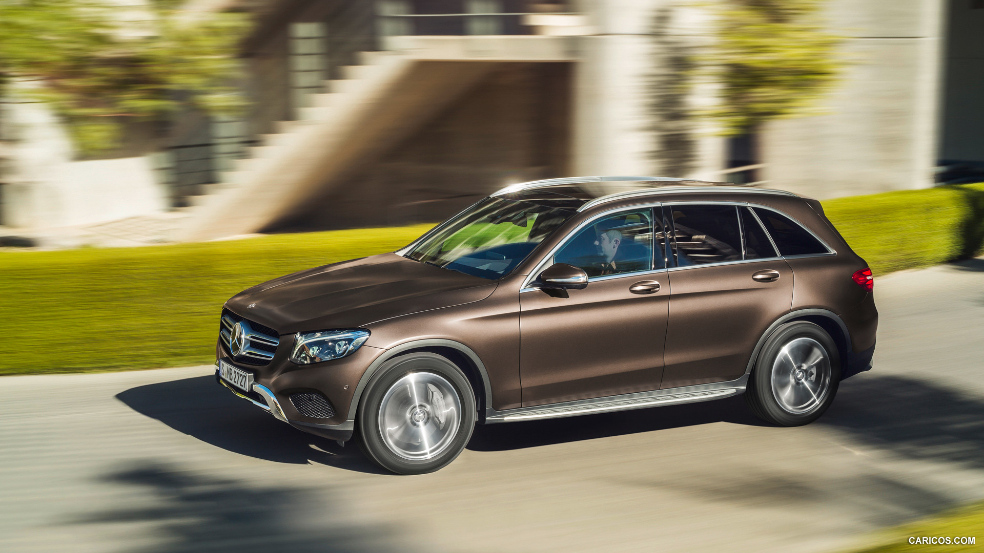 2016 Mercedes-Benz GLC-Class GLC 250d 4MATIC (CITRINE BROWN MAGNO, Offroad Line) - Side, #45 of 254