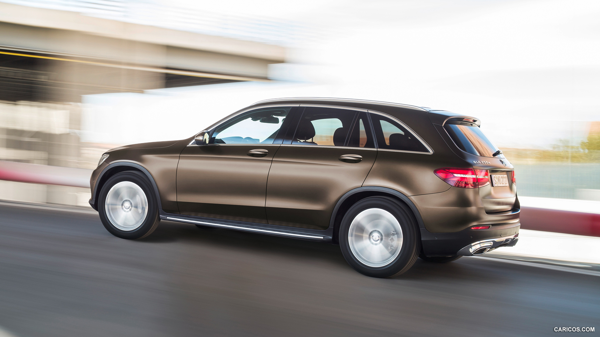 2016 Mercedes-Benz GLC-Class GLC 250d 4MATIC (CITRINE BROWN MAGNO, Offroad Line) - Side, #55 of 254
