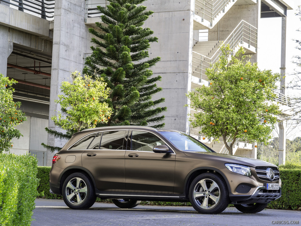 2016 Mercedes-Benz GLC-Class GLC 250d 4MATIC (CITRINE BROWN MAGNO, Offroad Line) - Side