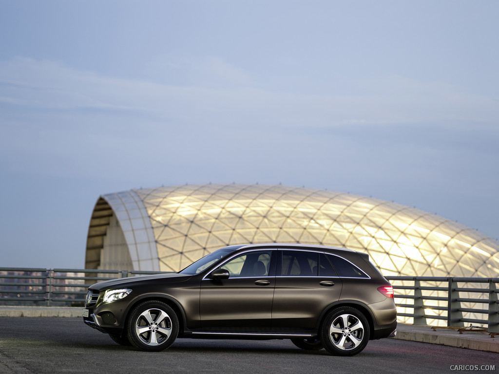 2016 Mercedes-Benz GLC-Class GLC 250d 4MATIC (Citrine Brown Magno, Offroad Line) - Side