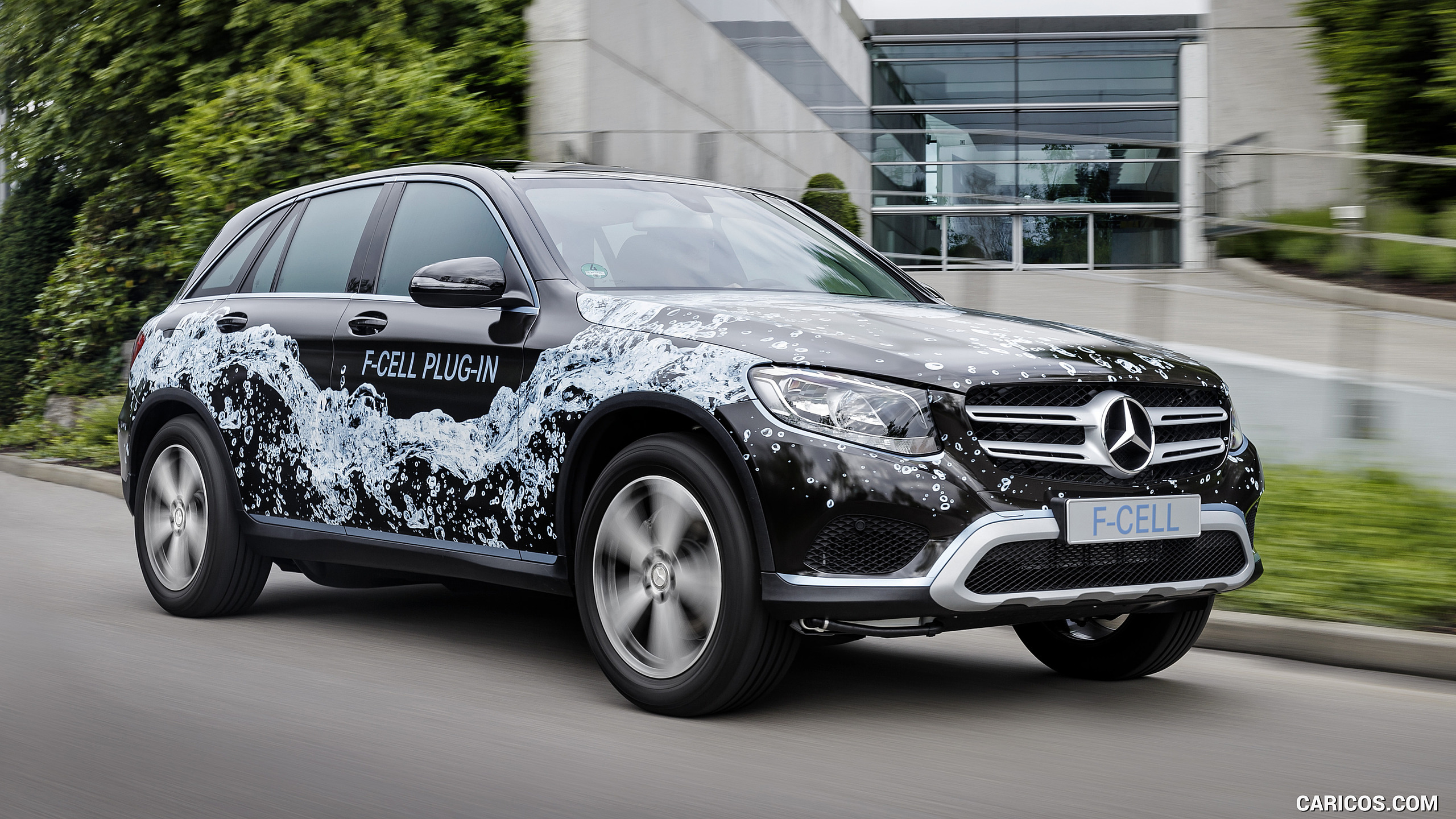2016 Mercedes-Benz GLC F-Cell Plug-In Concept - Front Three-Quarter, #2 of 20