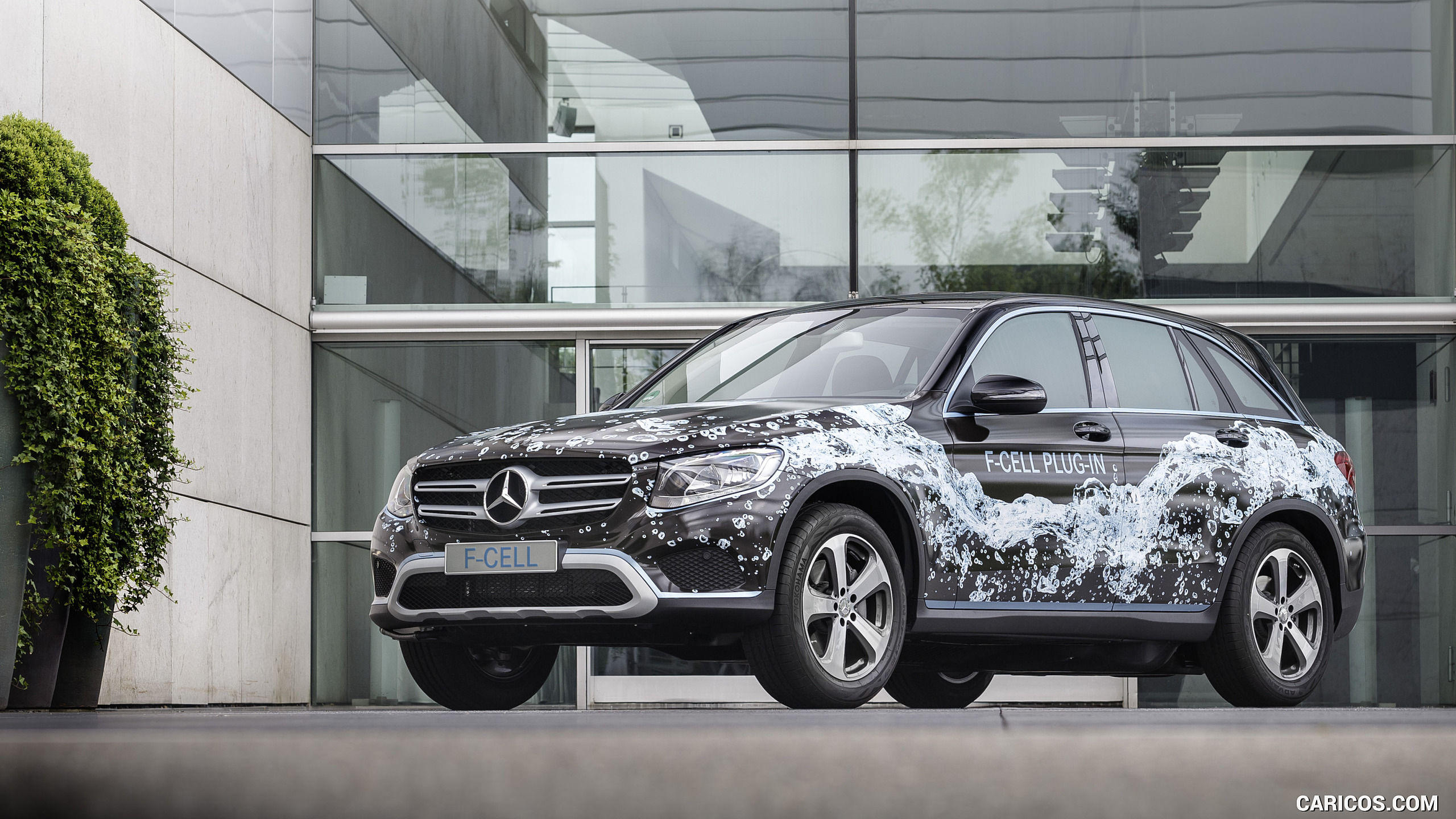 2016 Mercedes-Benz GLC F-Cell Plug-In Concept - Front Three-Quarter, #6 of 20