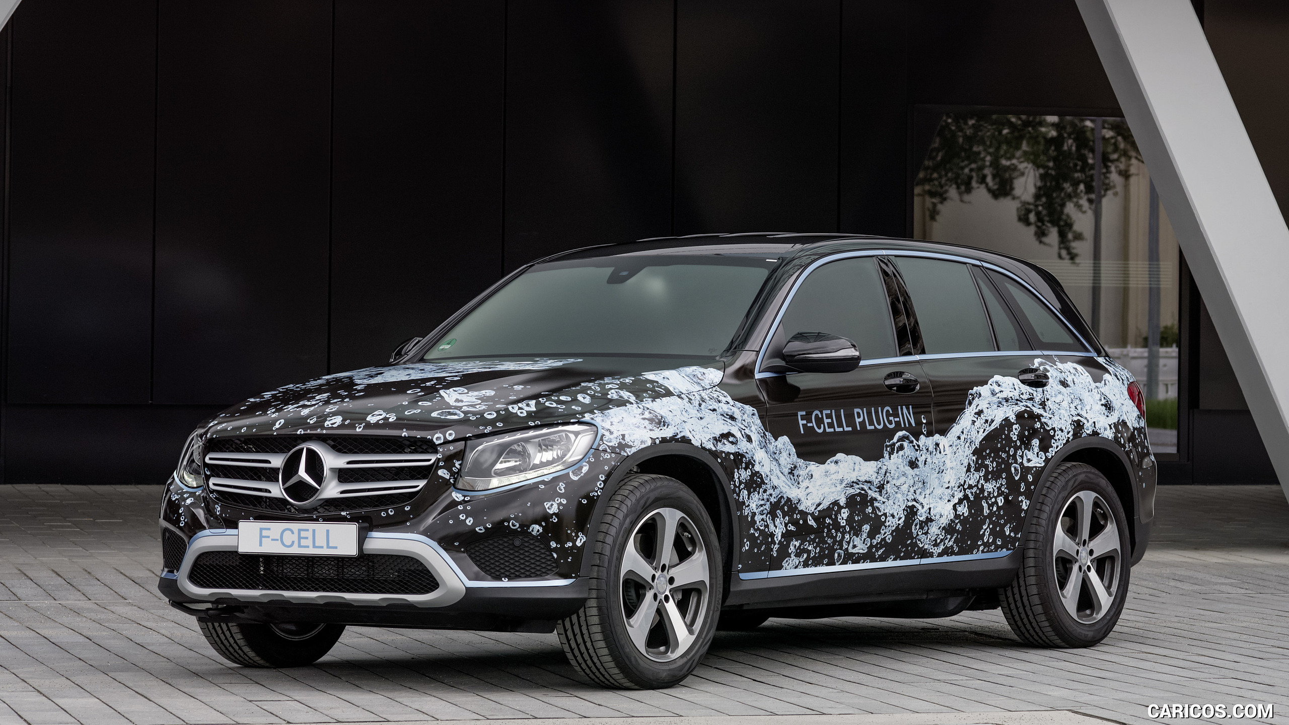 2016 Mercedes-Benz GLC F-Cell Plug-In Concept - Front Three-Quarter, #8 of 20