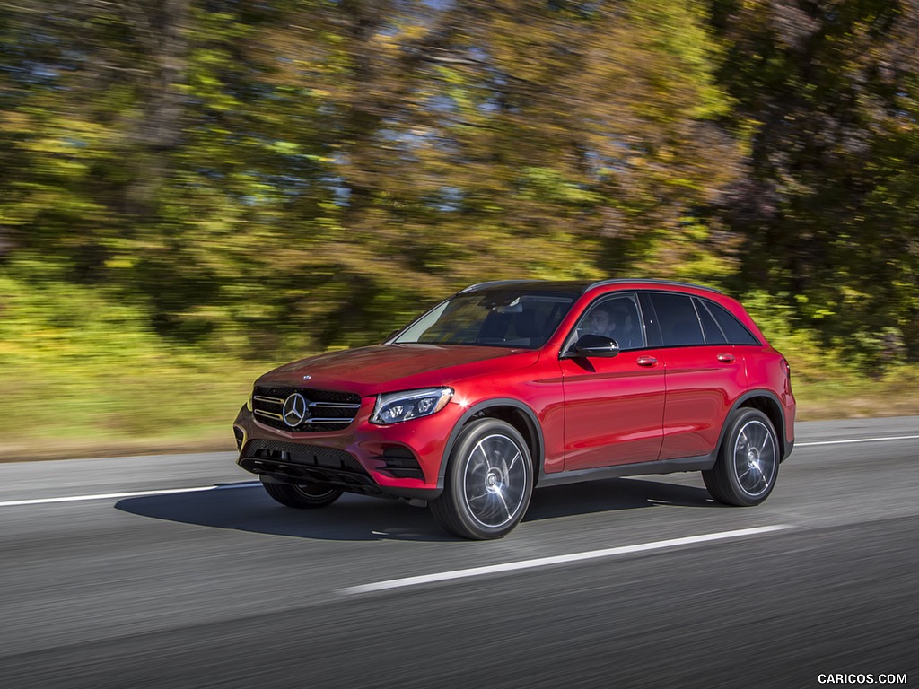 2016 Mercedes-Benz GLC GLC300 4MATIC (US-Spec) - Front