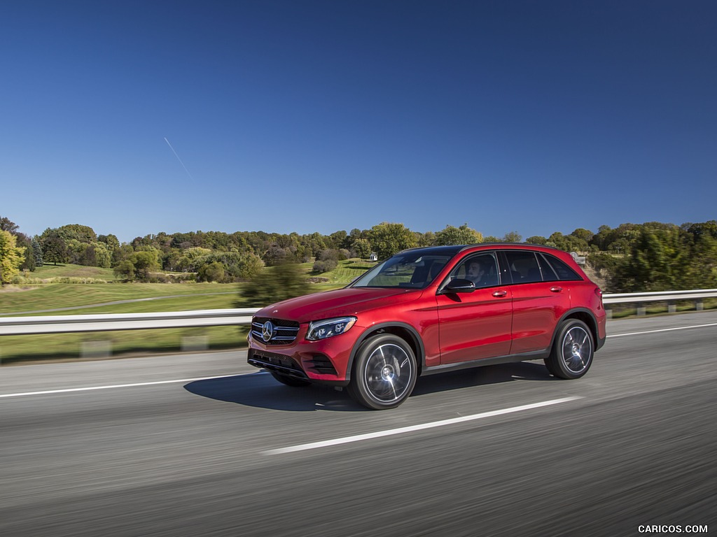 2016 Mercedes-Benz GLC GLC300 4MATIC (US-Spec) - Front