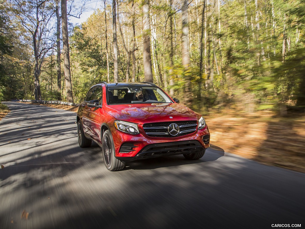 2016 Mercedes-Benz GLC GLC300 4MATIC (US-Spec) - Front