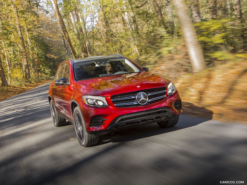 2016 Mercedes-Benz GLC GLC300 4MATIC (US-Spec) - Front