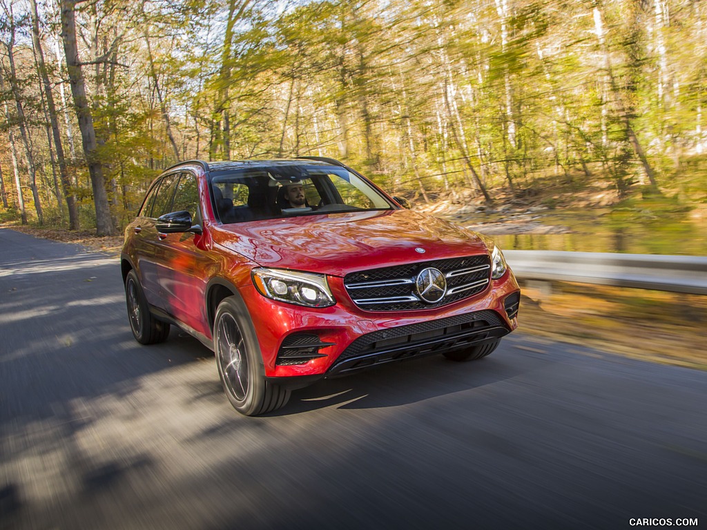 2016 Mercedes-Benz GLC GLC300 4MATIC (US-Spec) - Front