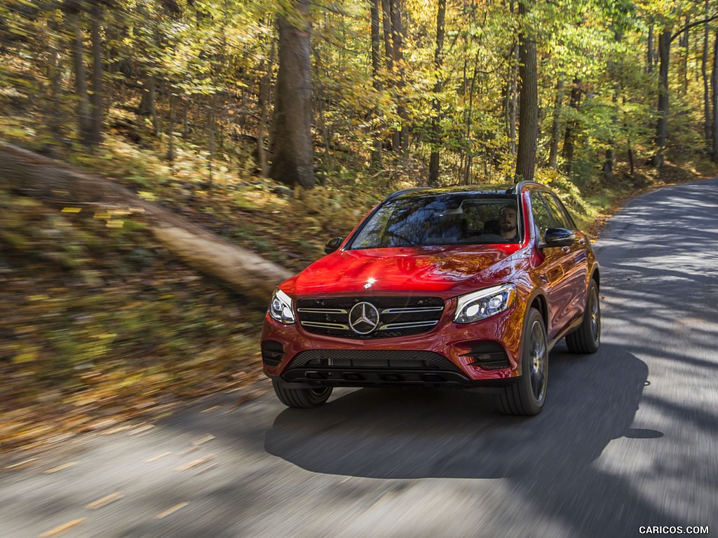 2016 Mercedes-Benz GLC GLC300 4MATIC (US-Spec) - Front