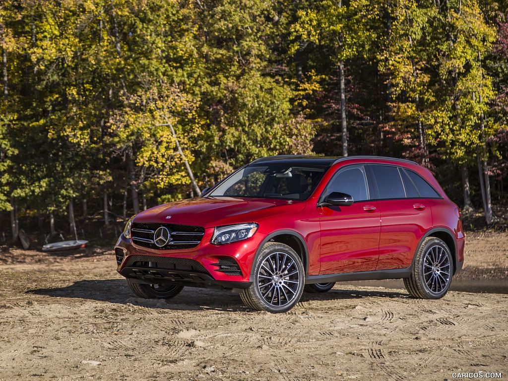 2016 Mercedes-Benz GLC GLC300 4MATIC (US-Spec) - Front