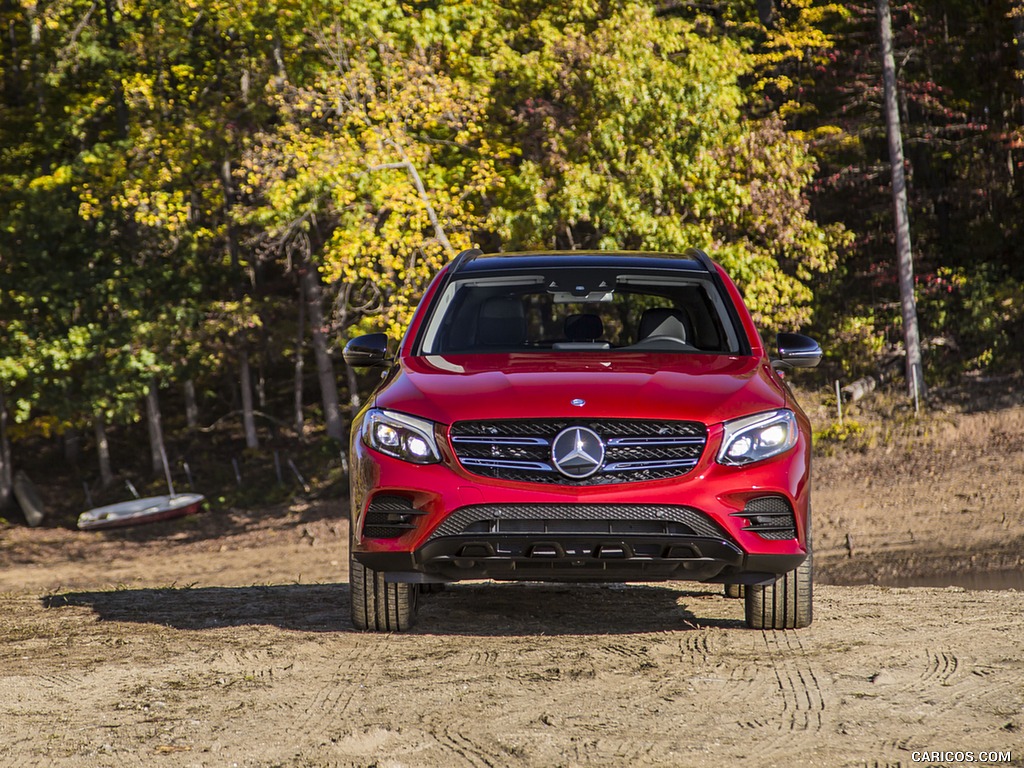 2016 Mercedes-Benz GLC GLC300 4MATIC (US-Spec) - Front