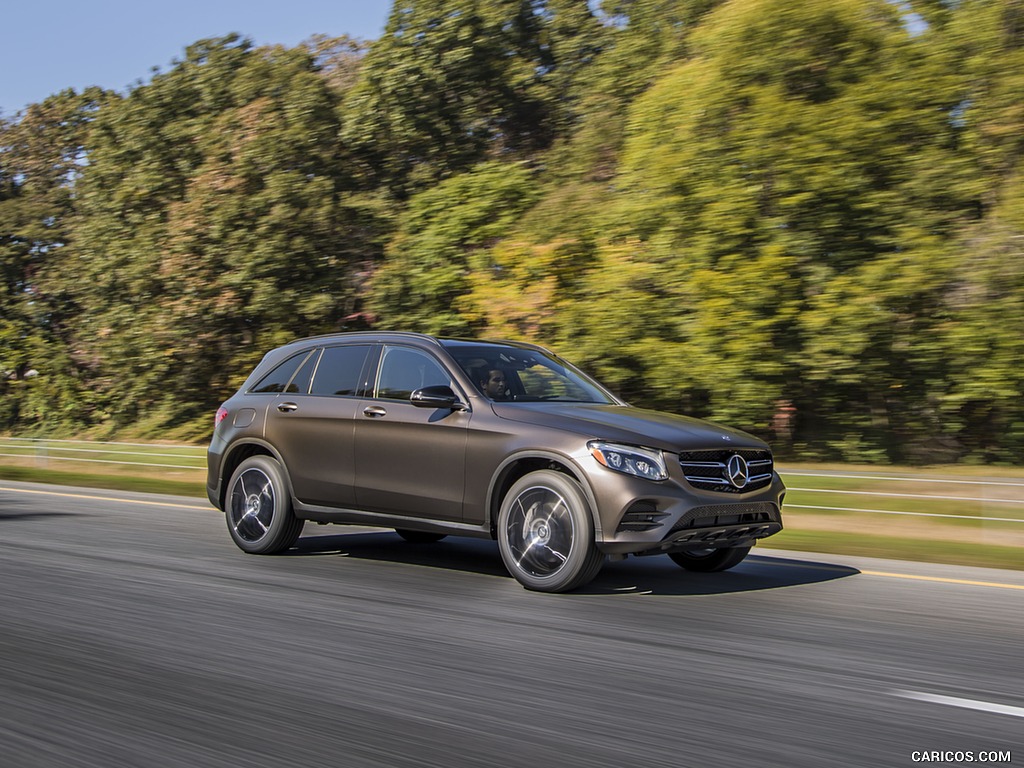 2016 Mercedes-Benz GLC GLC300 4MATIC (US-Spec) - Front